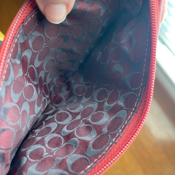 Coach Hearts Wristlet - All Leather. Perfect Condition. 7 x 4 - Picture 4 of 4